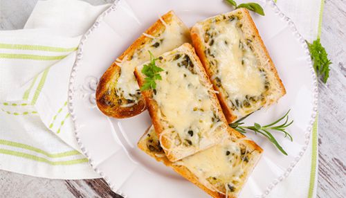 CHILLI-CHEESE GARLIC BREAD