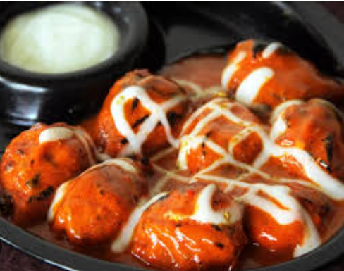 VEGETABLE MAKHANI MOMOS